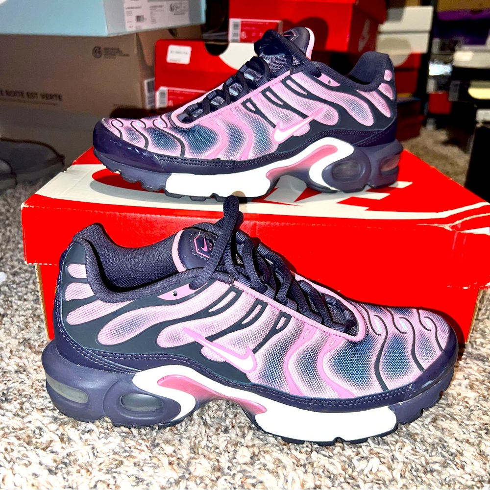 Nike Air Max Plus TN GS Running Shoes Gridiron Grey Sz 6Y